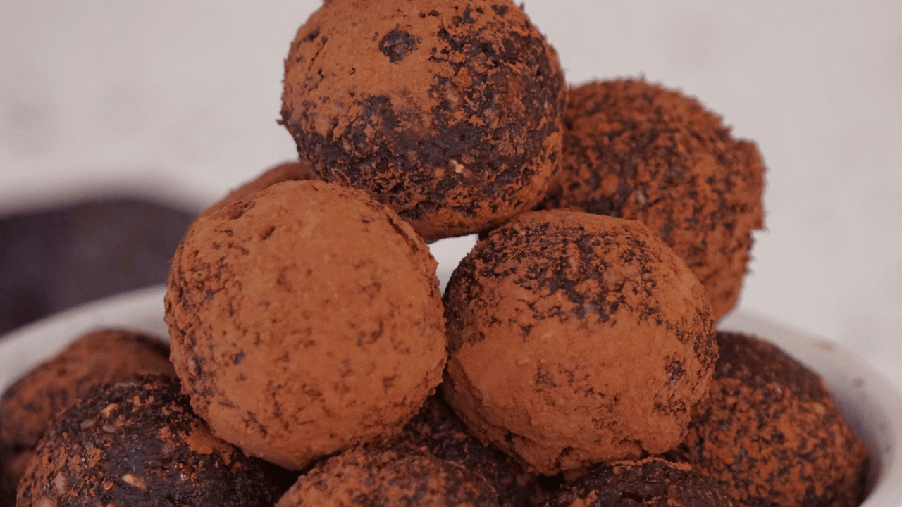 Trufas energéticas de dátil y cacao